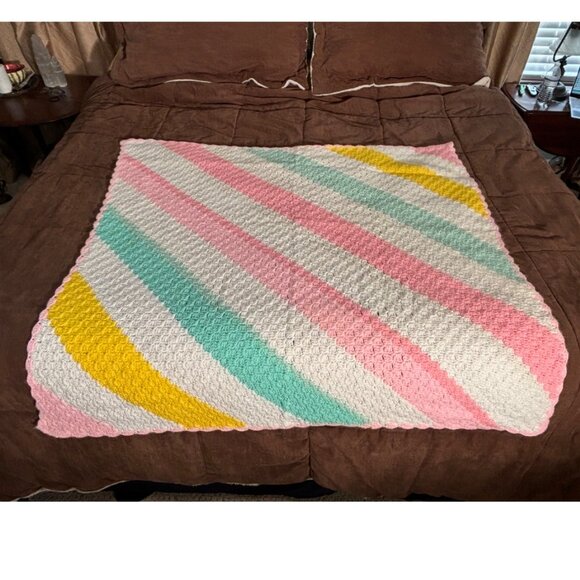 Vintage Crochet, Afghan Baby Blanket Handmade 50"x54" Crib Blanket - Picture 1 of 7